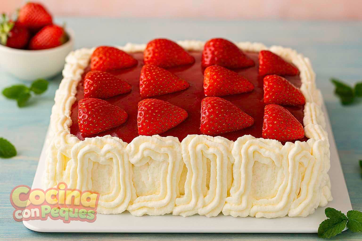 Tarta de nata y fresas para niños, receta familiar