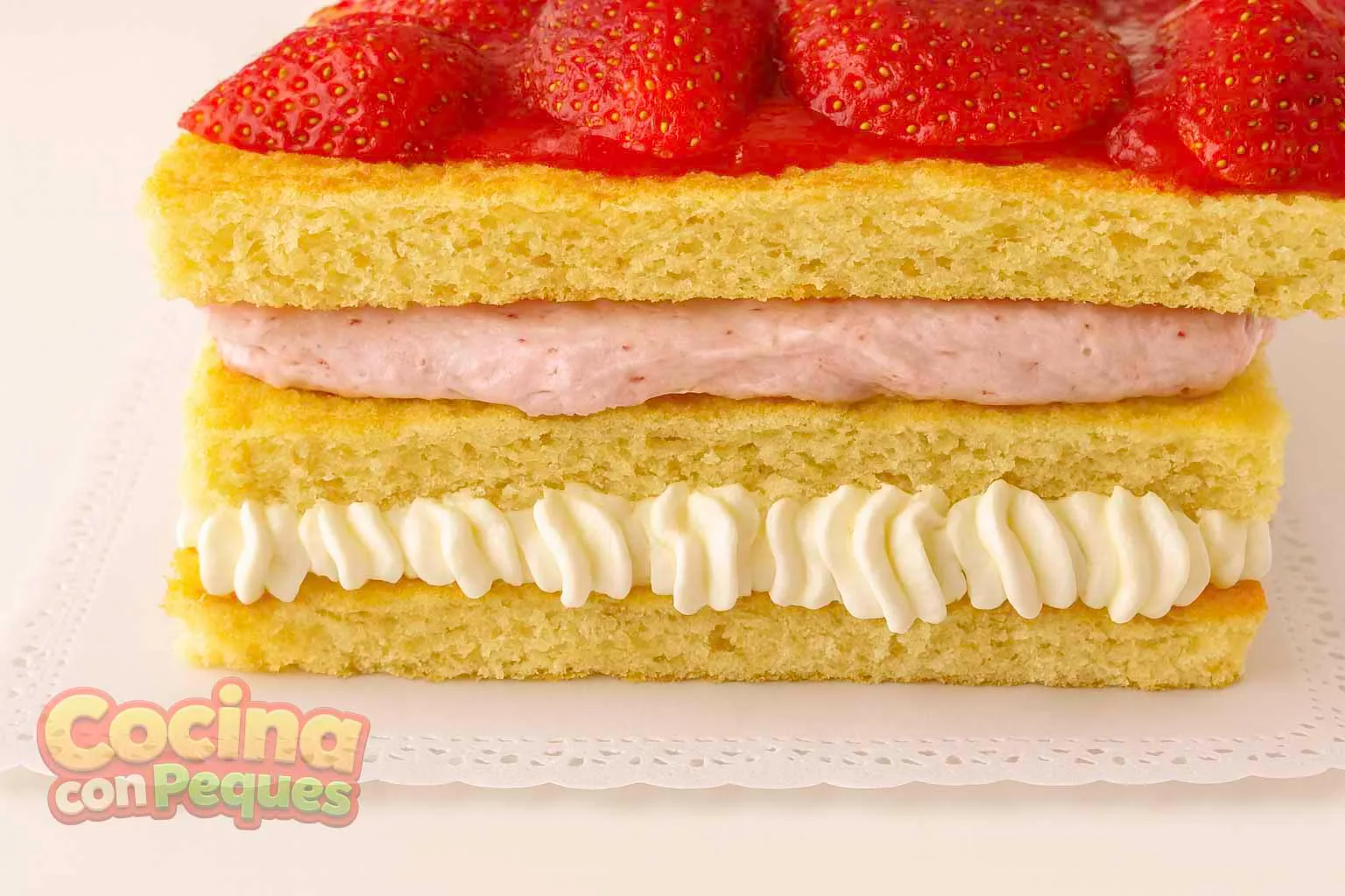 Tarta de fresas y nata para niños