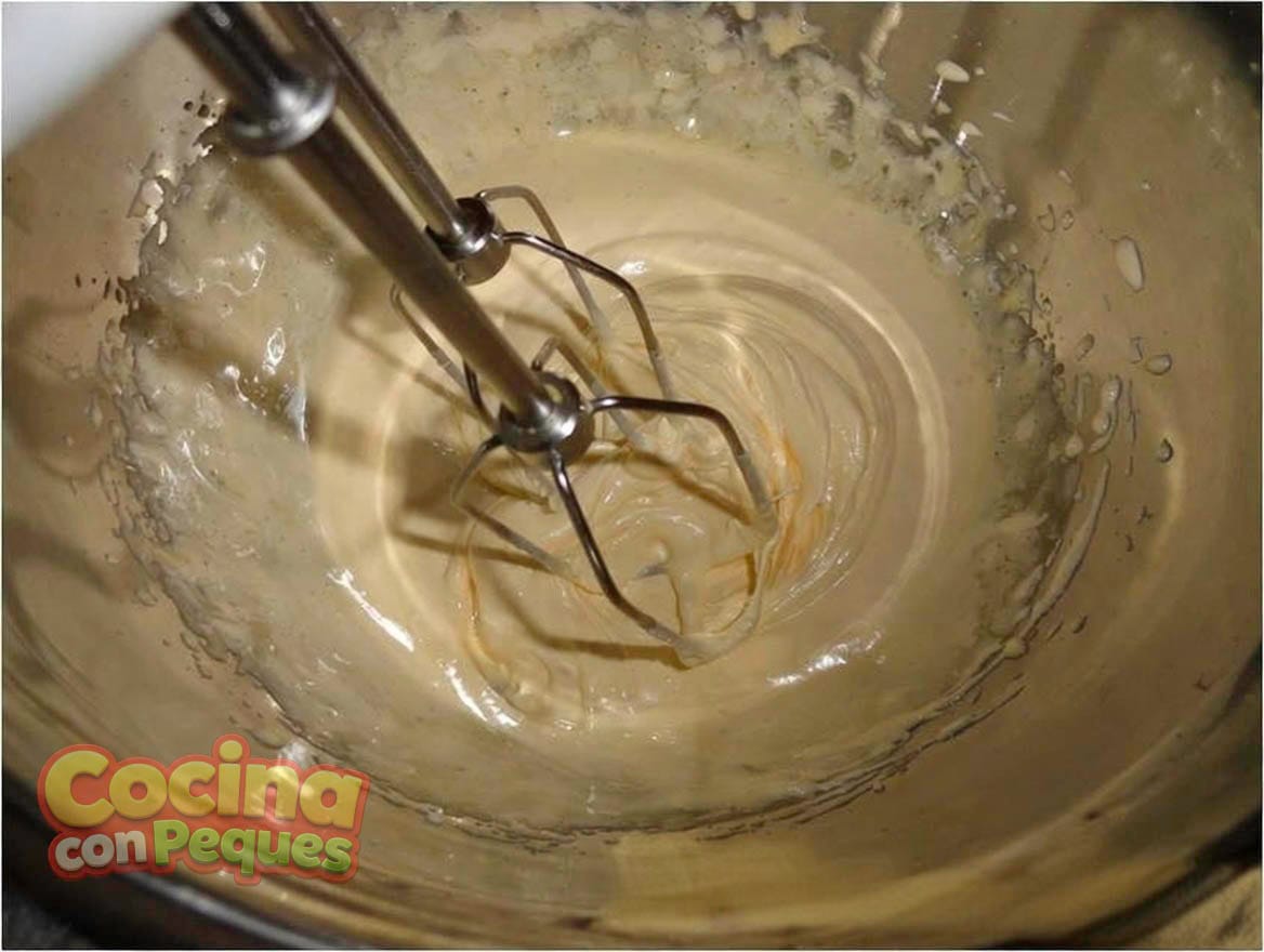 Montaje de crema de yemas